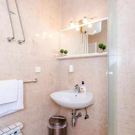Lion - One Bedroom A2 Apartamento