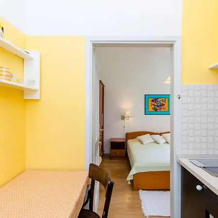 Lion - One Bedroom A2 *